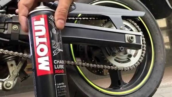 Motul C4 Chain Lube · Spray Lubricante · 400ml (1)