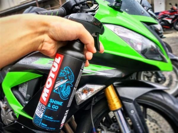 Motul E5 Shine & Go · Abrillantador Moto · 400ml (2)