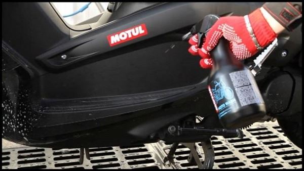 Motul E1 Wash & Wax · Lava Encera Moto · 400ml (2)