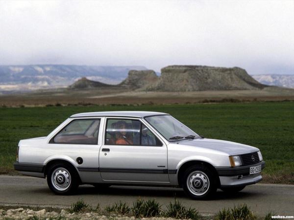 Opel Corsa TR 1983-1990 Paragolpes Delantero (3)