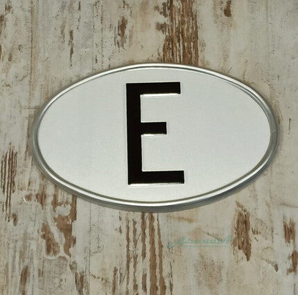 Placa Letra E en Relieve · Aluminio Ovalado en Color Blanco · Clásicos