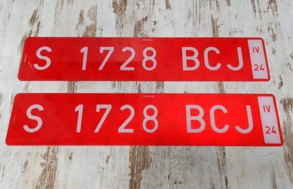 Placa Matrícula Roja Temporal Empresas · Acrílica 520x110mm (1)