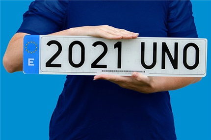 UNOLARGA - Placa de Matrícula Acrílica 520x110mm