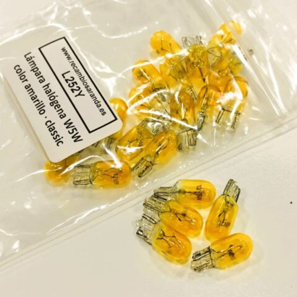 Lámpara halógena W5W en color amarillo. Habitual para luces de posición e interiores en coche clásico por su color amarillo. Fabricación europea. Máxima calidad al mejor precio. Modelo T10 12V 5W. Importante: es color amarillo, no naranja